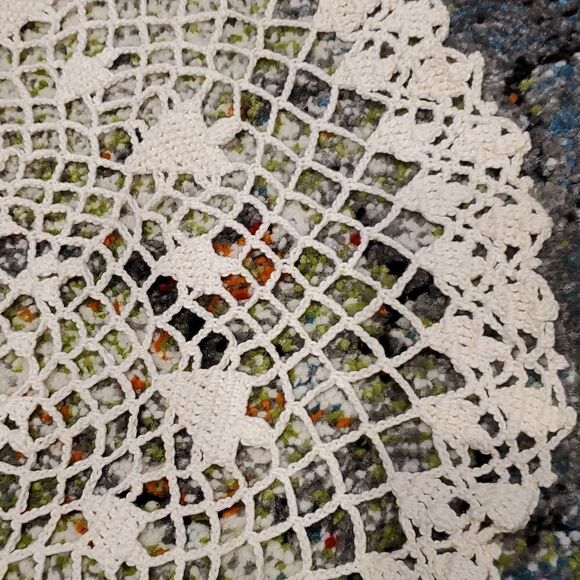 Vintage Handmade Crochet 17" Doilie Dresser Needlecraft Ecru Tabletop 524 - Picture 5 of 6